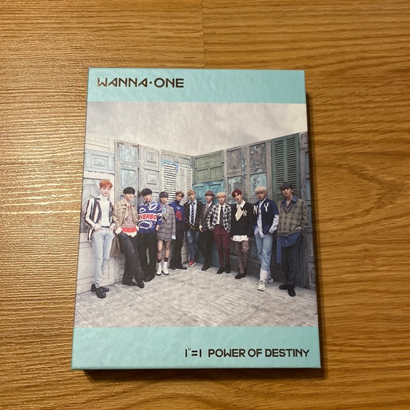 WANNA ONE [1¹¹=1 POWER OF DESTINY] 1st Album ROMANCE VERSION - Picture 1 of 2